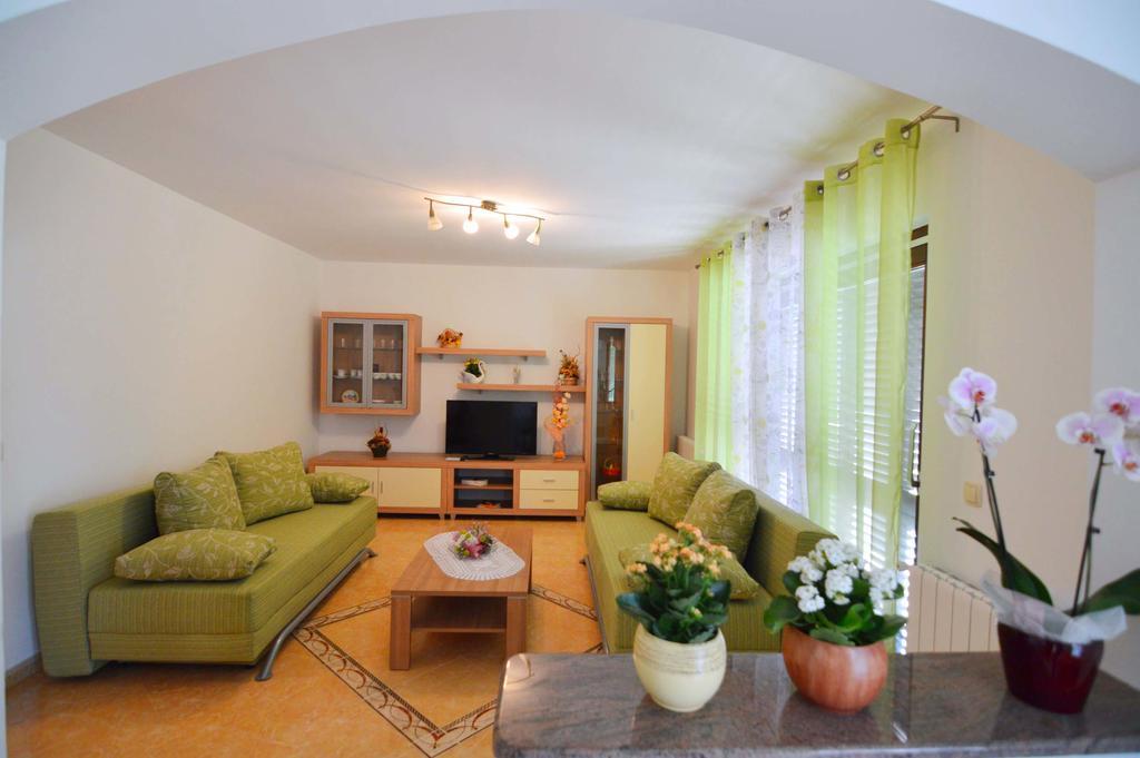 Garden Apartment Maria Vrsar Εξωτερικό φωτογραφία